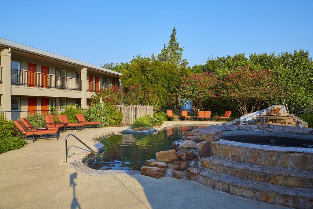 Fredericksburg Inn And Suites Dış mekan fotoğraf